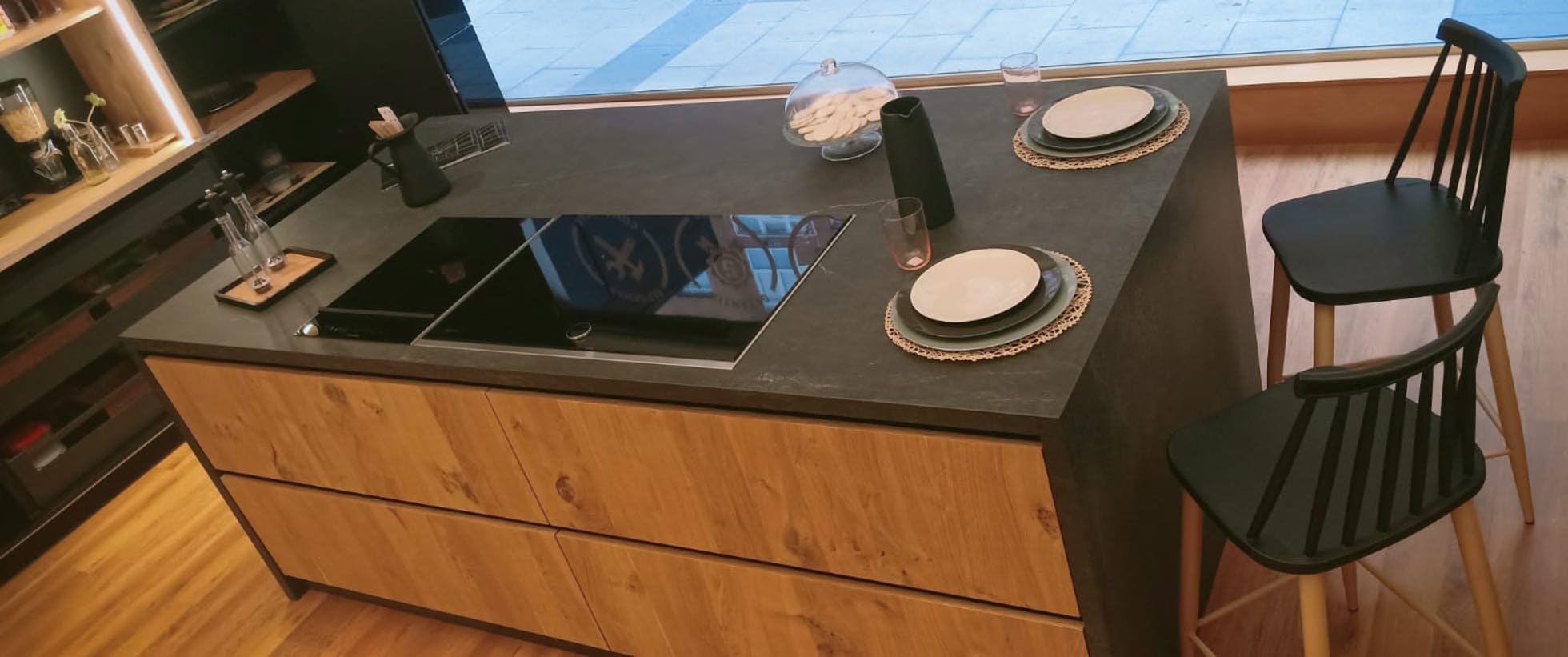 Dekton Laos