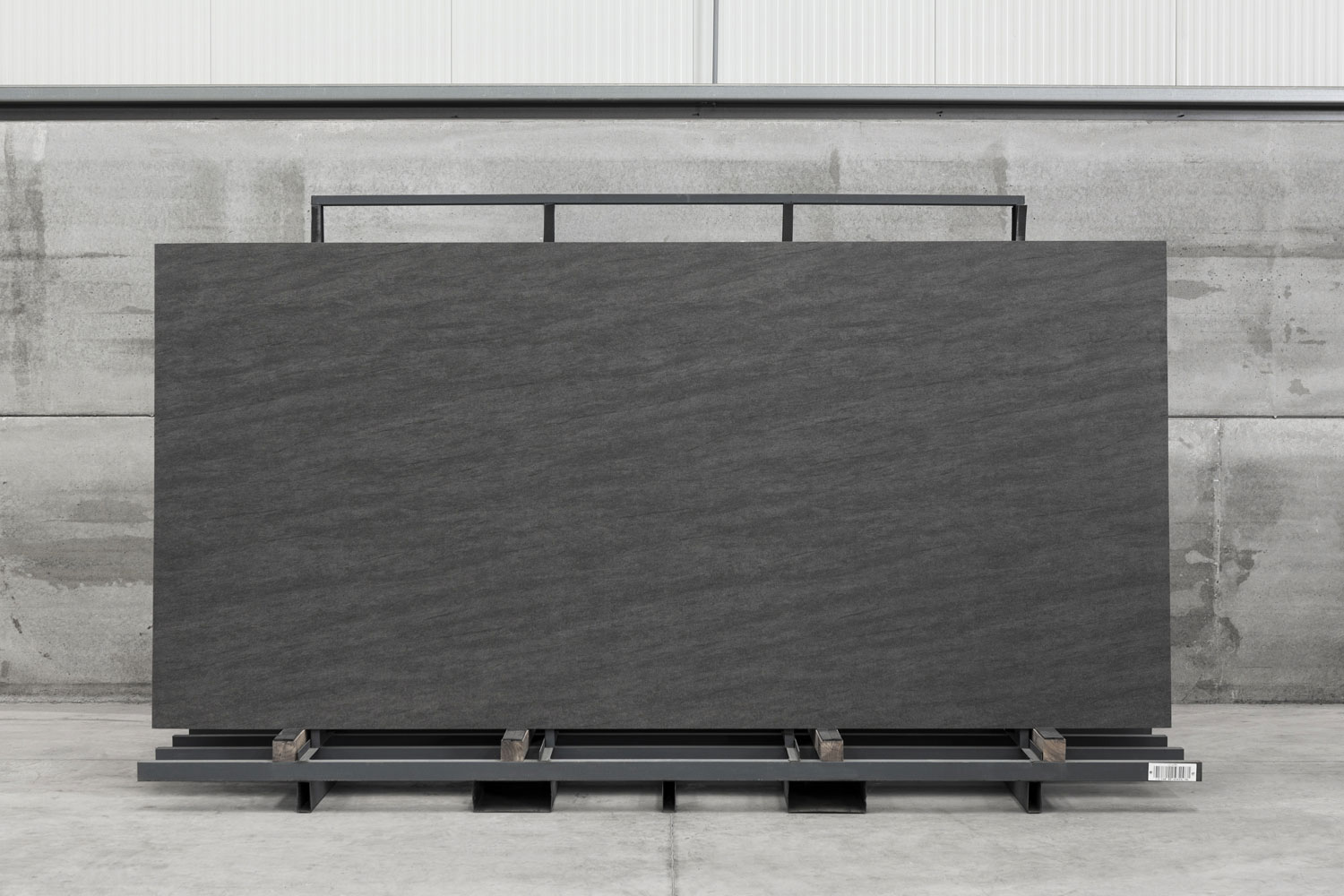 Neolith-caballete-neolith-basalt-grey-01
